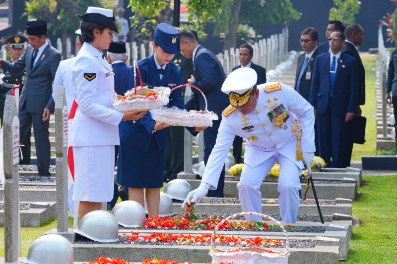 Panglima Tni Hadiri Upacara Peringatan Hari Pahlawan Dan Tabur Bunga Di