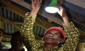 Sebanyak 700 Rumah Tak Berlistrik di NTT, Kini Diterangi Listrik
