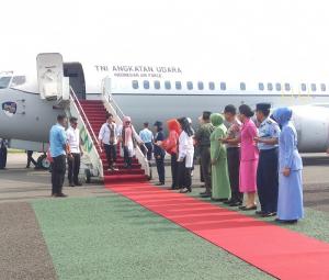 Ibu Negara Beserta Rombongan Lakukan Kunjungan Kerja Di Bandung