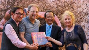 Tradisi Indonesia dalam Buku dan Pameran Foto di Rusia