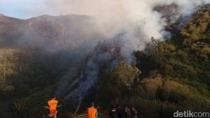 Gunung Slamet Terbakar, Pemadaman Terkendala Karena Lokasi Sulit Dijangkau