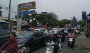 Berlakukan Sistem Buka-Tutup, Begini Kondisi Macet Jalan Raya Puncak