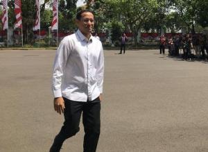 Jelang Pengumuman Kabinet, Nadiem Makarim Berkemeja Putih Merapat ke Istana