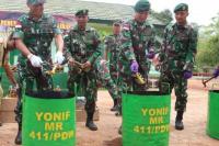 Satgas Pamtas RI-PNG Yonif 411 Kostrad Musnahkan 1.236 Botol Miras Ilegal
