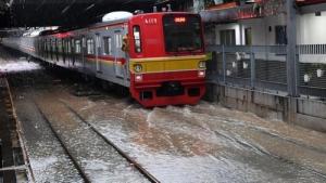 Sejumlah Rel Terendam Air, Ini Rekayasa Pola Operasi KRL