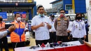 Penerapan Larangan Mudik, Menko Luhut Sidak Bandara Soetta dan Pasar Senen