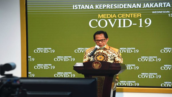 Mendagri Tito Minta Kepala Daerah Berinovasi Salurkan Bansos Covid-19
