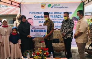 BPJS Ketenagakerjaan serahkan santunan kepada ahli waris penyiar Radio Luhak Nan Tuo