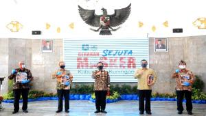 Cegah Covid-19, Mendagri Launching Pembagian Jutaan Masker di Kabupaten Kuningan