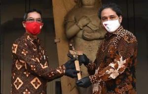 Sekretariat Presiden Serahkan Keris Bugis ke Museum Nasional