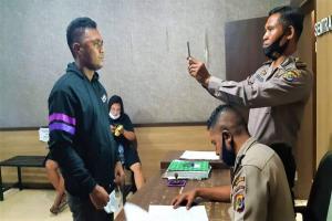 Di Maumere Flores, Seorang Anggota Brimob dan Keluarganya Dikeroyok Sejumlah Preman