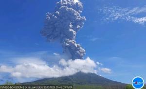 Gunung Ili Lewotolok Naik ke Level III, Masyarakat Waspadai Banjir Lahar