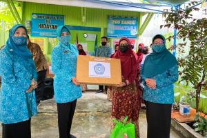 Kunjungan Kerja ke Berau, Ketua Umum TP PKK Serahkan Bantuan Masker 