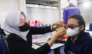 Dukung PJJ, Siswa Pesantren dan Panti Asuhan di Kota Bogor Dapat Kacamata Gratis