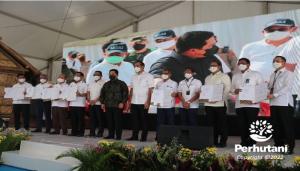 Perhutani Bersama 6 BUMN Tandatangani MOU Program Makmur