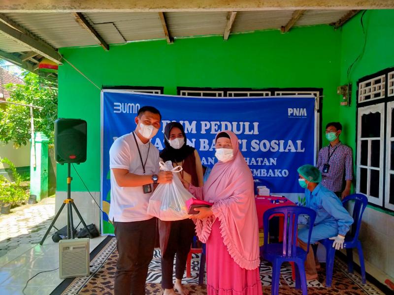 Peduli Ekonomi Masyarakat Prasejahtera, PNM Salurkan Bantuan Sosial di Mataram