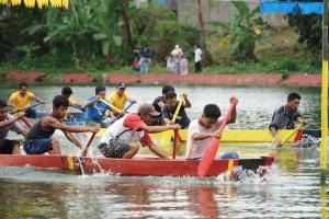 Ribuan Pengunjung Saksikan Lomba Laju Sampan Tobek Panjang Nagari Tigo Jangko