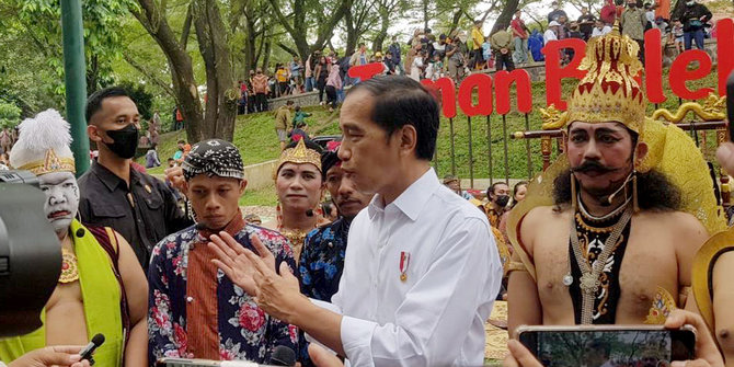 Temui Seniman Rakyat di Balekambang, Jokowi Janji Siap Fasilitasi Agar Produktif