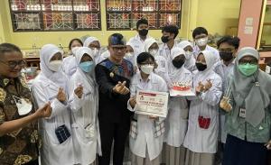 Hari Jadi Bogor, Bima Arya Berikan e-KTP Kepada 11 Pelajar