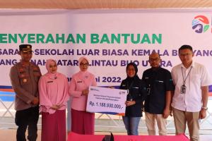 Yayasan Kemala Bhayangkari Sekolah Luar Biasa Nagari Terima Bantuan BRI Peduli