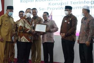 Bupati Tanah Datar terima Penghargaan dari KPK RI Diserahkan langsung oleh Ketua KPK RI