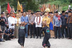 Bupati Tanah Datar Buka Festival Talago Kamba di Nagari Tabek Patah Kecamatan Salimpaung