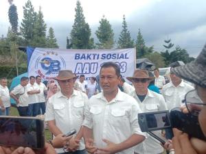 Alumni AAU 93 (Palaksara 93) Bagikan Sembako di Lima Desa di Kaki Gunung Pangrango