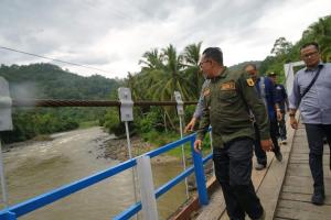 Bupati Tanah Datar Tinjau Jembatan Lubuk Pauh Jorong Nagari Lubuk Jantan