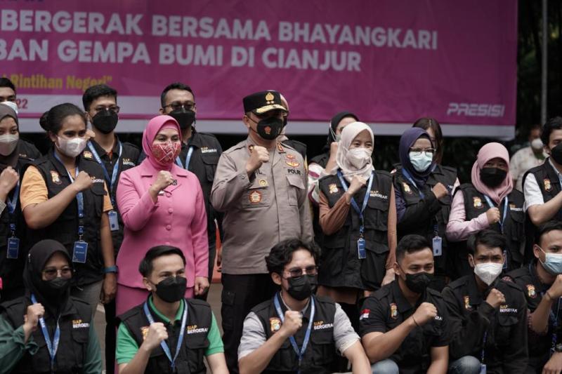 Polda Metro Jaya kirim relawan dan bantuan kemanusian ke Cianjur. Foto: Istimewa.