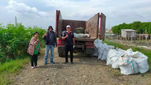 Berbersih di Pantai Tambak Rejo Tanjung Mas Semarang
