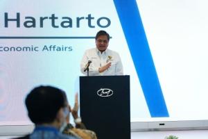 Dukung Pengembangan Electric Vehicle, Menko Airlangga Dorong Investasi Sektor Industri Otomotif