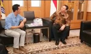 Mengenal Sosok Penulis Buku "Ahok Sang Pemimpin Bajingan" yang Maju sebagai Calon Anggota DPD RI Dapil NTT