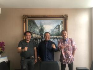 Menulis "Pekerjaan mengasyikkan"