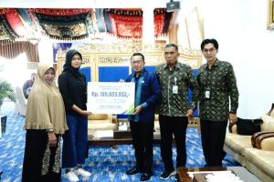 Bupati Tanah Datar Serahkan santunan Jaminan Kematian