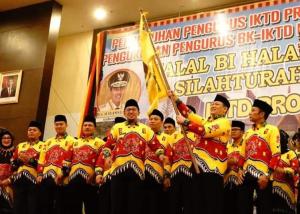 Ketua Ikatan Keluarga Tanah Datar Provinsi Riau periode 2022-2027 dikukuhkan Bupati Tanah Datar Eka Putra