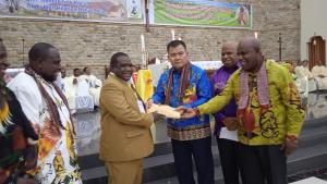 Dr. Bernhard E. Rondonuwu Hadiri Acara Ibadah Tahbisan Imamat Diakon Inventus Ivos Kocu, Pr