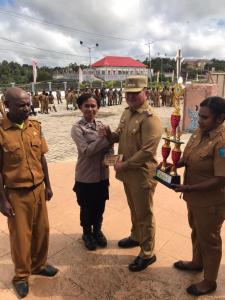 Penyerahan Hadiah kepada Pemenang Lomba di Kabupaten Maybrat dengan Total Hadiah 100 Juta Rupiah