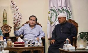 Curhat ke Rizal Ramli, KH Thoha Yusuf Zakariya: Kita Sedang Mencari Obat untuk Indonesia