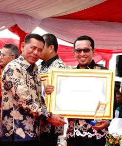 Serius Dukung Sektor Pertanian, Bupati Tanah Datar Raih Penghargaan dari Kementerian Pertanian RI