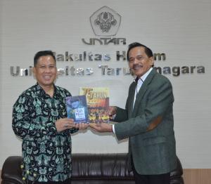 Kuliah Umum dan Berbagi Buku Kedirgantaraan