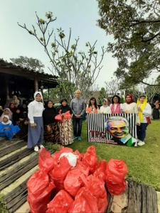 Teladan Pro Ganjar Berbagi Kasih dengan Warga Desa Gegerbitung