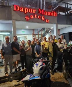 H Dedy Yusuf menjamu Legend Riders di Dapur Mamih Sateku