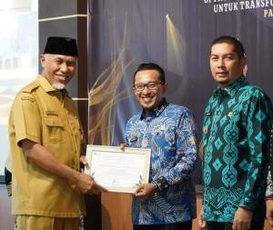 Satu-satunya Daerah yang Menerima Dua Penghargaan, Bupati Eka Putra Sampaikan Terima Kasih