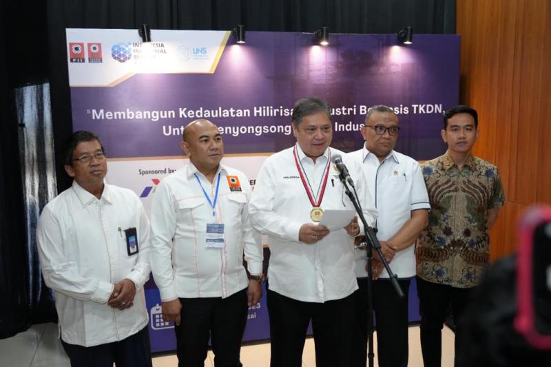 Raih Tokoh Transformasi Industri Pada BKTI PII Award, Menko Airlangga ...