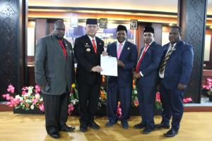 Rapat Paripurna lanjutan LKPJ Bupati Maybrat Tahun 2022 dan Rancangan Perarturan Daerah