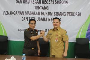 Pj Bupati Maybrat Teken MoU soal Penanganan Masalah Hukum Perdata dab Tata Usaha Negara