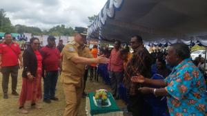 PJ Bupati Brenhard Hadiri Ibadah Syukuran Perayaan Hut Ke-1 Tahun Klasis Aitinyo