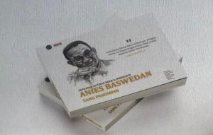 Buku Anies Terbit, AB Center Serahkan Secara Simbolis kepada Ibunda Aliyah Rasyid Baswedan