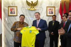 Bahas Pertanian dan Peternakan Berkelanjutan, Menko Airlangga Undang Kerja Sama Teknologi dan Investasi Menteri Brasil