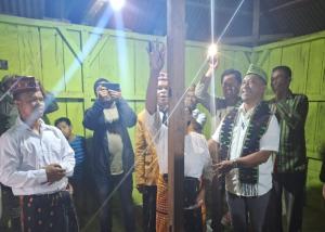 Sokong Perekonomian dan pendidikan Masyarakat NTT, PLN Resmikan Listrik di Lima Desa di Manggarai